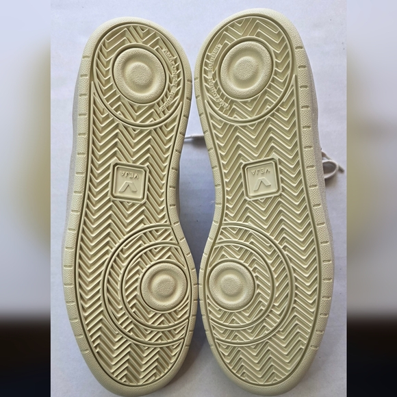 Veja V-10 Sneakers - Picture 12 of 13